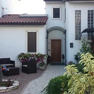 https://acero-rosso-vicenza.hotelinveneto.com